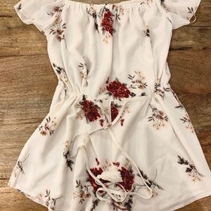 NWOT White Floral Off-the-Shoulder Playsuit - S